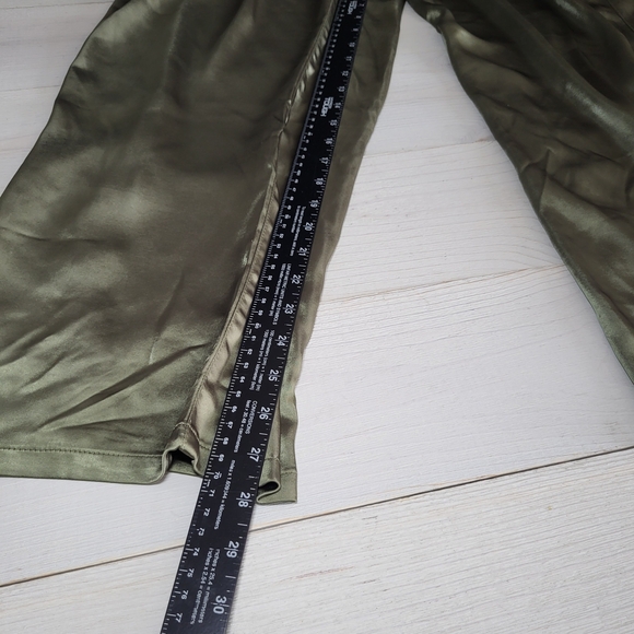 NWT Guess Cargo Satin Pants Olive Green Wide Leg. - Picture 8 of 8